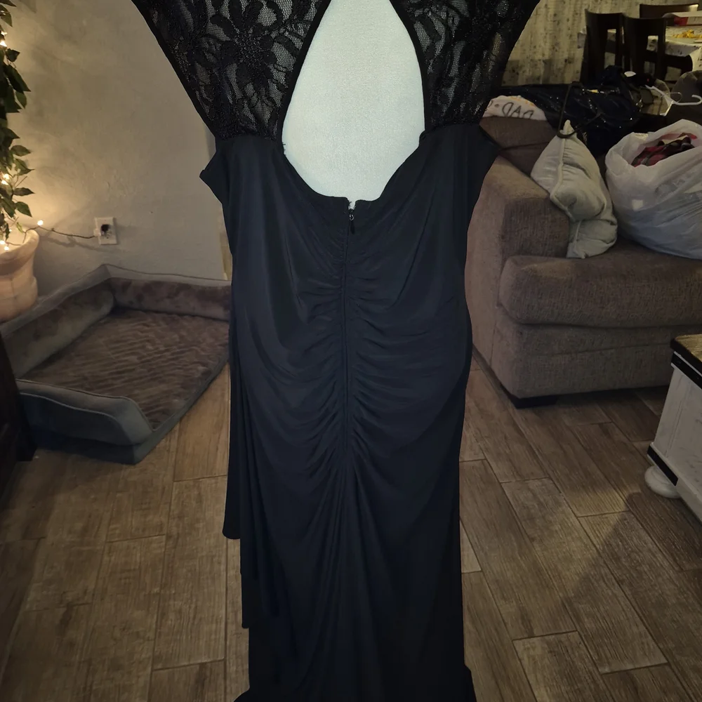 Black Sleeveless Cowl Neck Cocktail Gown - Picture 4 of 6